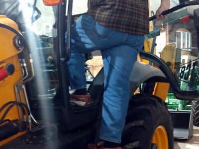 Perfect-Bilateral-Knee-Replacement-Knee-Bend-Climbing